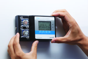 FIGURE 4. Atmospheric corrosion monitors (ACMs) provide realtime data on the performance of the corrosion-prevention measures in a control room, including chemical-filtration and air-quality systems