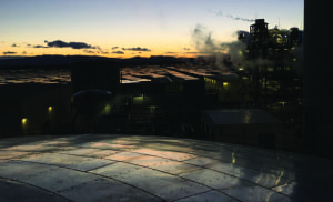 Figure 1. The Crescent Dunes CSP plant, which has been operating in Nevada since late 2015, continues to generate steam for power generation, even at night, thanks to molten-salt technology