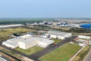 WACKER has successfully completed the second expansion phase at its production site in Panagarh, India. In addition to silicone rubber, the site now also operates a production complex (left) for silicone emulsions. Source: WACKER